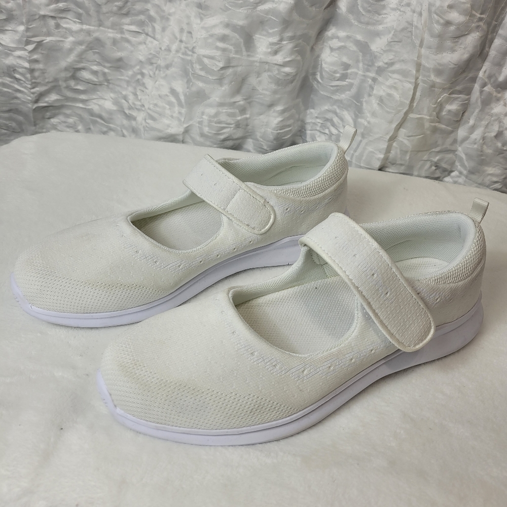 NIB Propét Women's Travel bound Mary Jane Flat Size 12 M (B) Off White